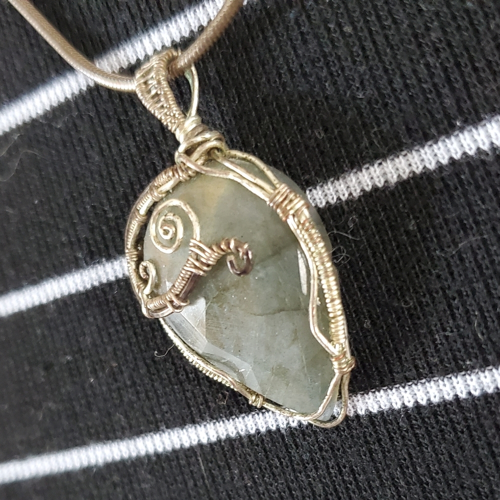 Labradorite wire wrap necklace